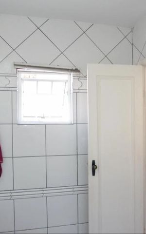 Casa à venda com 360m², 4 quartos e 4 vagas Casa à venda com 360m², 4 quartos e 4 vagasBanheiro Suíte