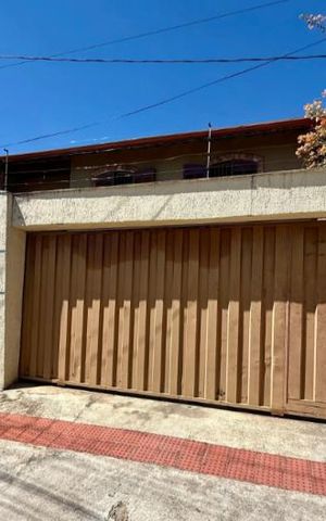 Casa à venda com 360m², 4 quartos e 4 vagas Casa à venda com 360m², 4 quartos e 4 vagasFachada