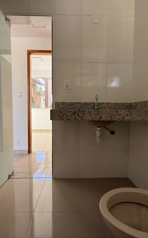 Casa para alugar com 80m², 2 quartos e sem vaga Casa para alugar com 80m², 2 quartos e sem vagaBanheiro social