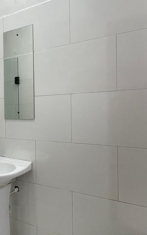 Casa para alugar com 30m², 1 quarto e 1 vaga Casa para alugar com 30m², 1 quarto e 1 vagaBanheiro