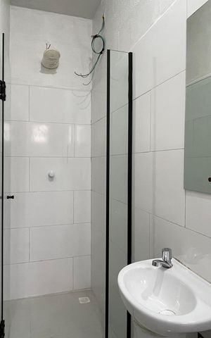 Casa para alugar com 30m², 1 quarto e 1 vaga Casa para alugar com 30m², 1 quarto e 1 vagaBanheiro