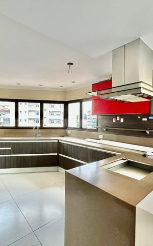 Apartamento à venda com 156m², 3 quartos e 3 vagas Apartamento à venda com 156m², 3 quartos e 3 vagasCozinha