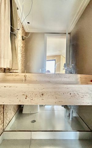 Apartamento à venda com 156m², 3 quartos e 3 vagas Apartamento à venda com 156m², 3 quartos e 3 vagasLavabo