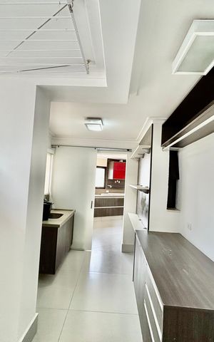 Apartamento à venda com 156m², 3 quartos e 3 vagas Apartamento à venda com 156m², 3 quartos e 3 vagasLavanderia