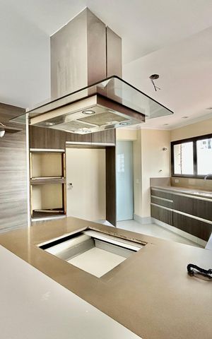 Apartamento à venda com 156m², 3 quartos e 3 vagas Apartamento à venda com 156m², 3 quartos e 3 vagasCozinha