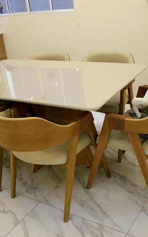 Casa para alugar com 250m², 3 quartos e 2 vagasSala de jantar 