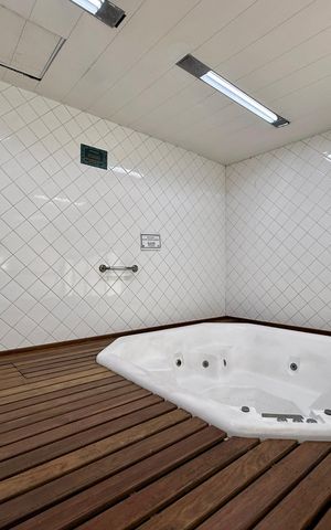Apartamento à venda com 85m², 2 quartos e 2 vagas Apartamento à venda com 85m², 2 quartos e 2 vagasOfurô