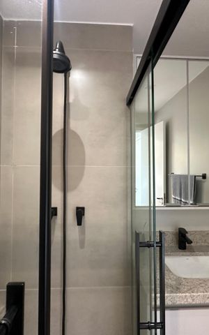 Apartamento à venda com 120m², 3 quartos e 2 vagas Apartamento à venda com 120m², 3 quartos e 2 vagasBanheiro da Suíte 1