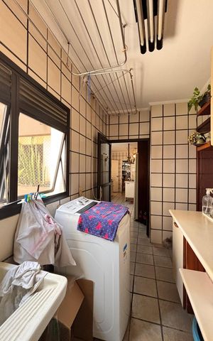 Apartamento à venda com 180m², 3 quartos e 2 vagas Apartamento à venda com 180m², 3 quartos e 2 vagasÁrea de Serviço