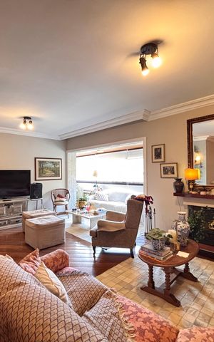 Apartamento à venda com 180m², 3 quartos e 2 vagas Apartamento à venda com 180m², 3 quartos e 2 vagasSala