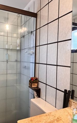 Apartamento à venda com 180m², 3 quartos e 2 vagas Apartamento à venda com 180m², 3 quartos e 2 vagasBanheiro da Suíte 1