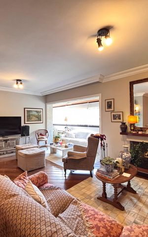 Apartamento à venda com 180m², 3 quartos e 2 vagas Apartamento à venda com 180m², 3 quartos e 2 vagasSala