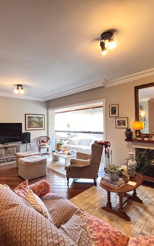 Apartamento à venda com 180m², 3 quartos e 2 vagas Apartamento à venda com 180m², 3 quartos e 2 vagasSala