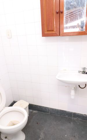 Casa para alugar com 420m², 4 quartos e 7 vagasBanheiro da Área externa