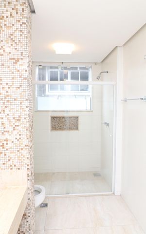Casa para alugar com 420m², 4 quartos e 7 vagasBanheiro da Suíte 2