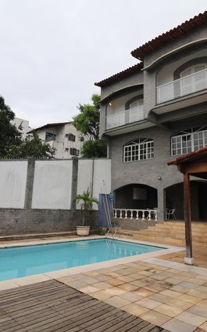Casa para alugar com 420m², 4 quartos e 7 vagasÁrea externa