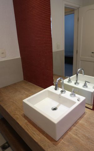 Casa para alugar com 420m², 4 quartos e 7 vagasBanheiro social