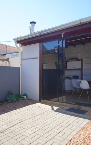 Casa à venda com 55m², 2 quartos e 2 vagasQuintal