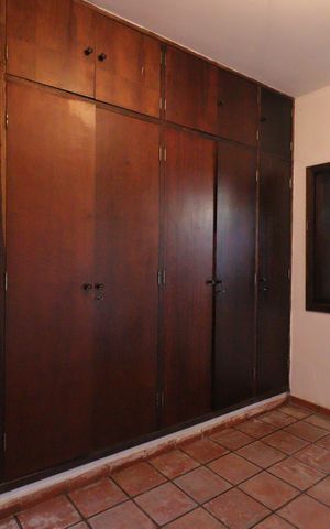 Casa à venda com 569m², 4 quartos e 2 vagasSuíte 2