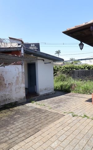 Casa à venda com 569m², 4 quartos e 2 vagasQuintal
