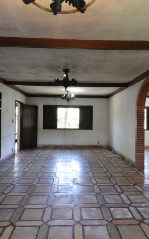 Casa à venda com 569m², 4 quartos e 2 vagasSala de visita