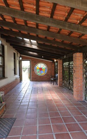 Casa à venda com 569m², 4 quartos e 2 vagasGaragem