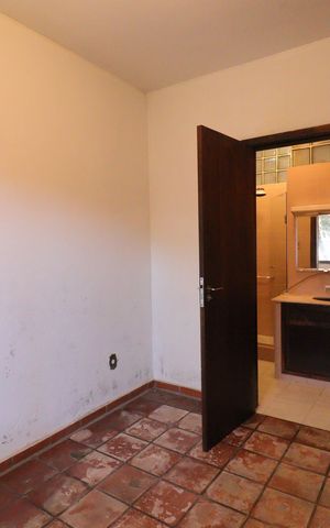 Casa à venda com 569m², 4 quartos e 2 vagasSuíte 2