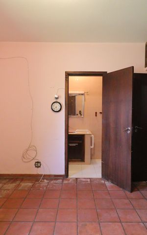 Casa à venda com 569m², 4 quartos e 2 vagasSuíte 1