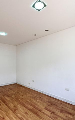 Casa para alugar com 220m², 3 quartos e 3 vagas Casa para alugar com 220m², 3 quartos e 3 vagasQuarto 1