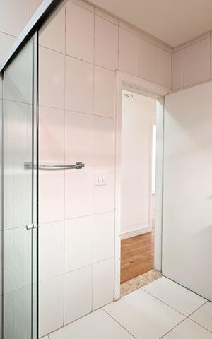 Casa para alugar com 220m², 3 quartos e 3 vagas Casa para alugar com 220m², 3 quartos e 3 vagasBanheiro Social