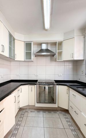 Casa para alugar com 220m², 3 quartos e 3 vagas Casa para alugar com 220m², 3 quartos e 3 vagasCozinha