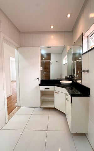Casa para alugar com 220m², 3 quartos e 3 vagas Casa para alugar com 220m², 3 quartos e 3 vagasBanheiro Social