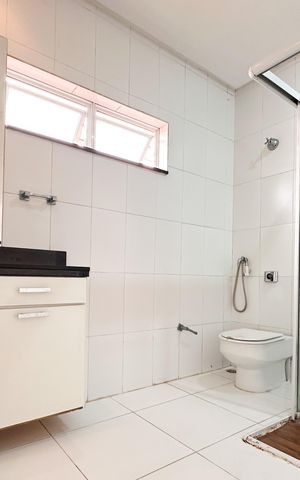 Casa para alugar com 220m², 3 quartos e 3 vagas Casa para alugar com 220m², 3 quartos e 3 vagasBanheiro Social