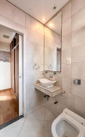 Casa para alugar com 220m², 3 quartos e 3 vagas Casa para alugar com 220m², 3 quartos e 3 vagasBanheiro da Suíte