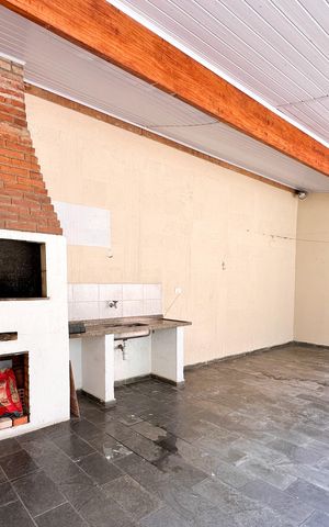Casa para alugar com 220m², 3 quartos e 3 vagas Casa para alugar com 220m², 3 quartos e 3 vagasÁrea gourmet