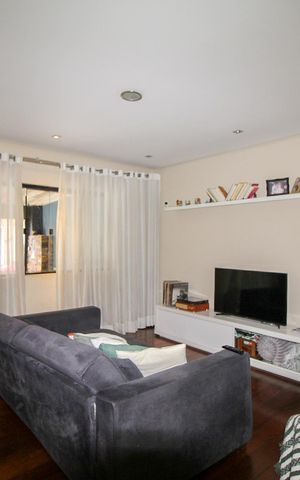 Casa à venda com 170m², 3 quartos e 2 vagas Casa à venda com 170m², 3 quartos e 2 vagasSala