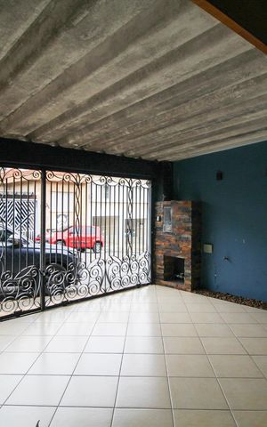Casa à venda com 170m², 3 quartos e 2 vagas Casa à venda com 170m², 3 quartos e 2 vagasGaragem