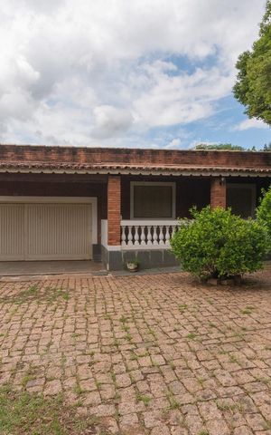 Casa de condomínio à venda com 290m², 3 quartos e 6 vagas Casa de condomínio à venda com 290m², 3 quartos e 6 vagasFachada