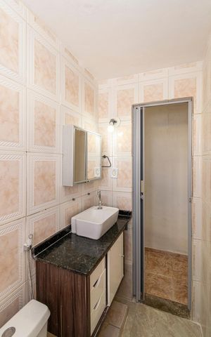 Casa à venda com 60m², 2 quartos e sem vaga Casa à venda com 60m², 2 quartos e sem vagaBanheiro