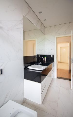 Casa à venda com 1000m², 5 quartos e 6 vagas Casa à venda com 1000m², 5 quartos e 6 vagasBanheiro da Suíte 3