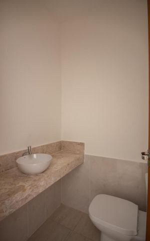 Casa à venda com 410m², 4 quartos e 6 vagas Casa à venda com 410m², 4 quartos e 6 vagasLavabo