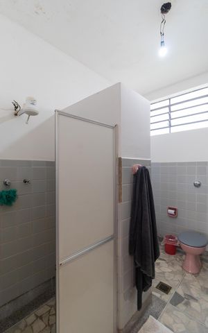 Casa à venda com 269m², 4 quartos e 4 vagas Casa à venda com 269m², 4 quartos e 4 vagasBanheiro