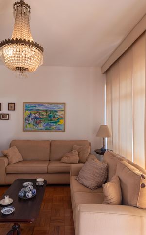 Casa à venda com 269m², 4 quartos e 4 vagas Casa à venda com 269m², 4 quartos e 4 vagasSala de Estar