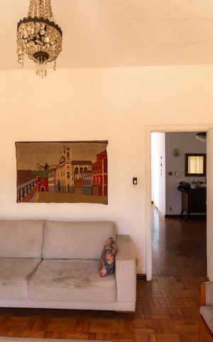 Casa à venda com 269m², 4 quartos e 4 vagas Casa à venda com 269m², 4 quartos e 4 vagasSala de TV
