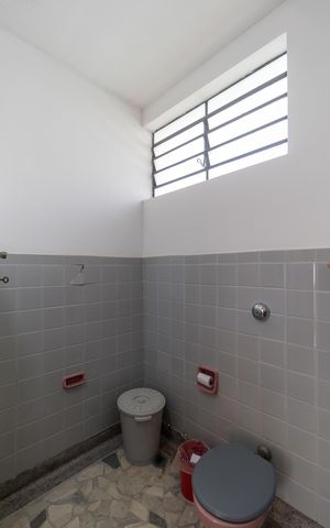 Casa à venda com 269m², 4 quartos e 4 vagas Casa à venda com 269m², 4 quartos e 4 vagasBanheiro