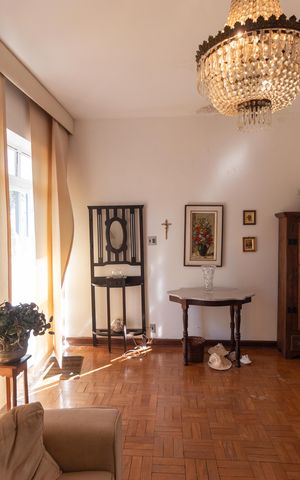 Casa à venda com 269m², 4 quartos e 4 vagas Casa à venda com 269m², 4 quartos e 4 vagasSala de Estar