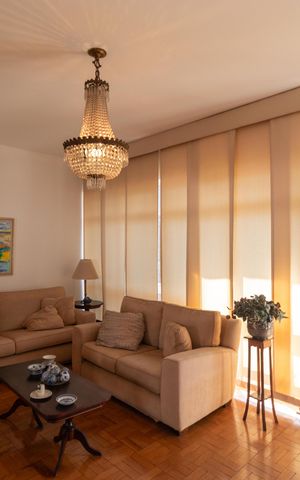 Casa à venda com 269m², 4 quartos e 4 vagas Casa à venda com 269m², 4 quartos e 4 vagasSala de Estar