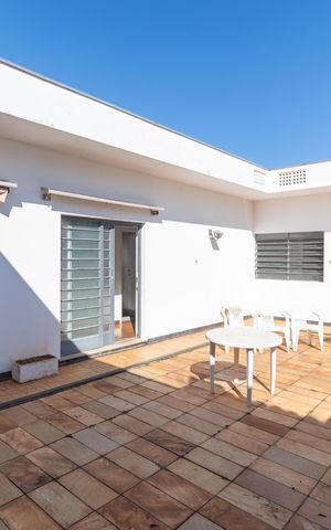 Casa à venda com 269m², 4 quartos e 4 vagas Casa à venda com 269m², 4 quartos e 4 vagasPátio