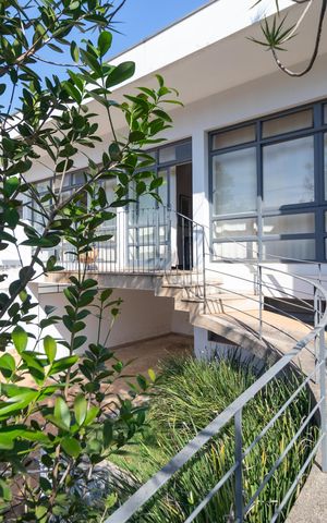 Casa à venda com 269m², 4 quartos e 4 vagas Casa à venda com 269m², 4 quartos e 4 vagasEntrada
