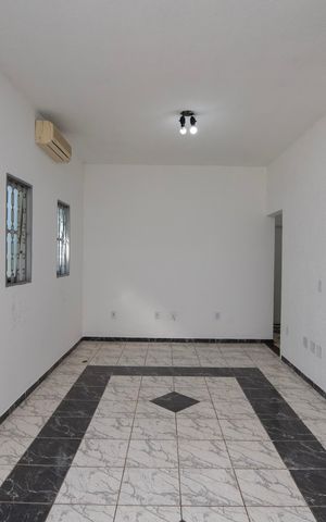 Casa de condomínio à venda com 250m², 3 quartos e 6 vagas Casa de condomínio à venda com 250m², 3 quartos e 6 vagasSala